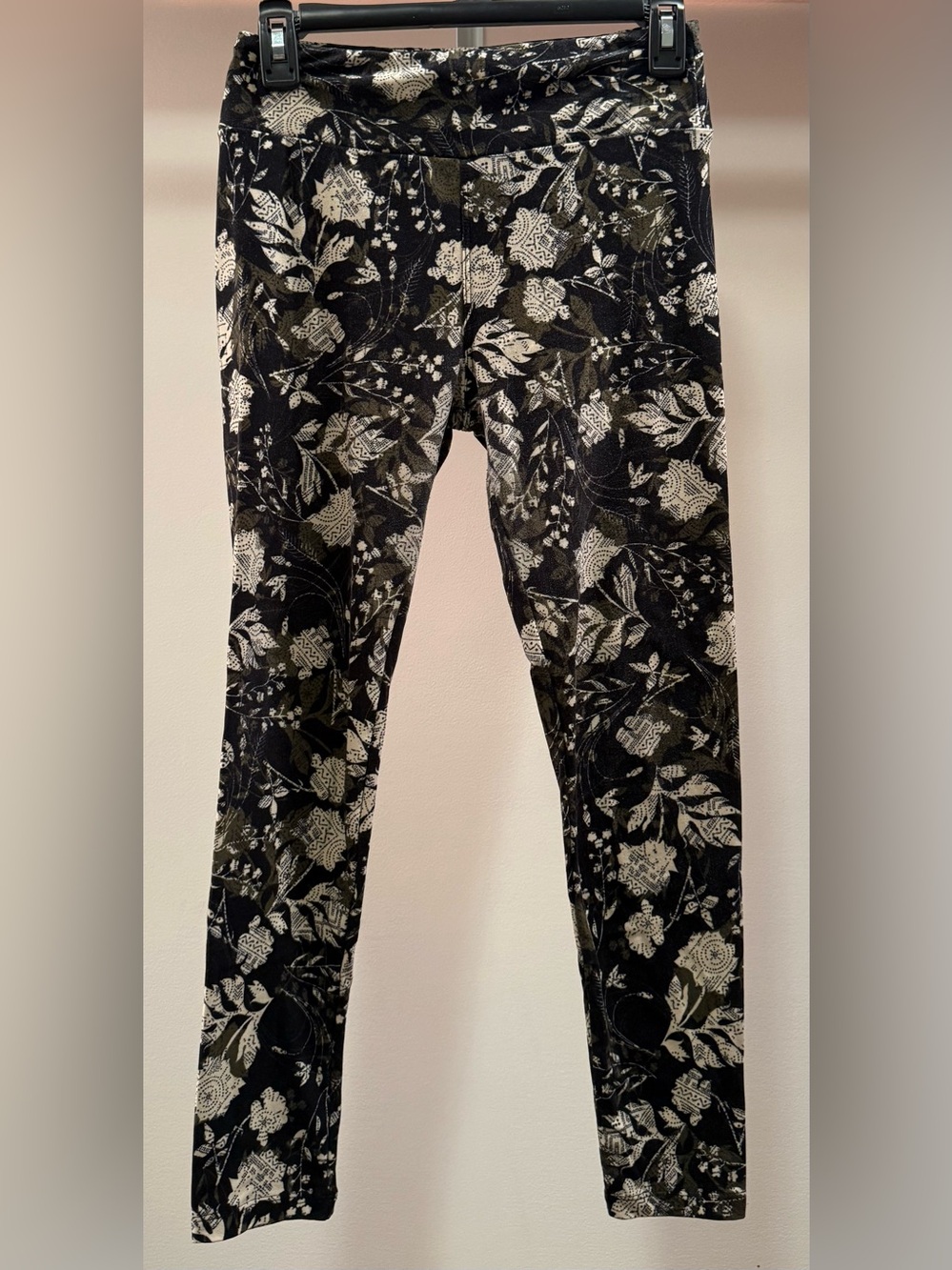 LuLaRoe Black and White Floral Leggings